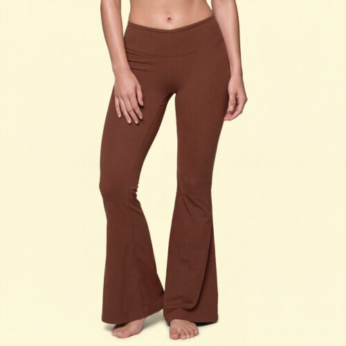 Pantalones acampanados de tiro alto en color café